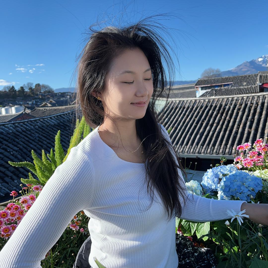 糖糖  ，