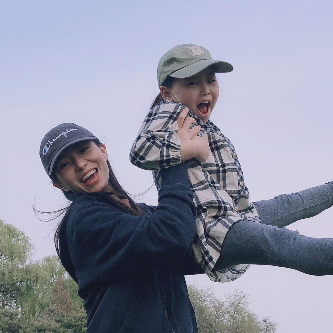 贺佳嘉-陪妮成长日记@抖音