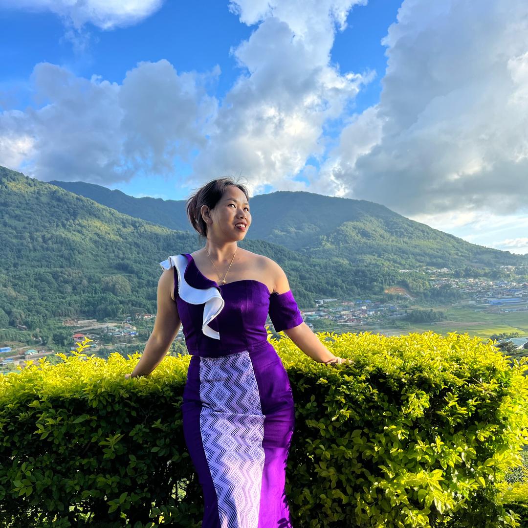 猛波佤族服装店