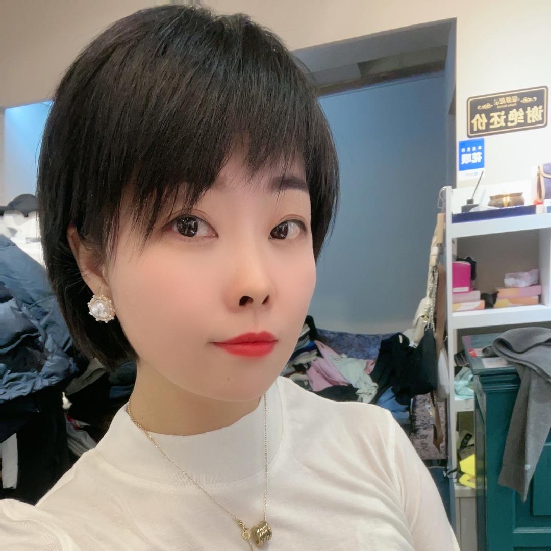 昆山彩晶女装实体老板娘
