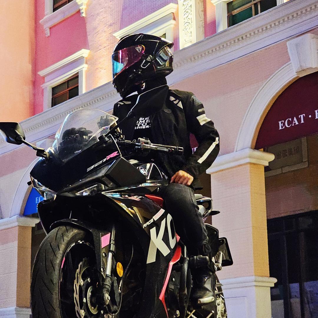 怡宝揸摩托🏍️