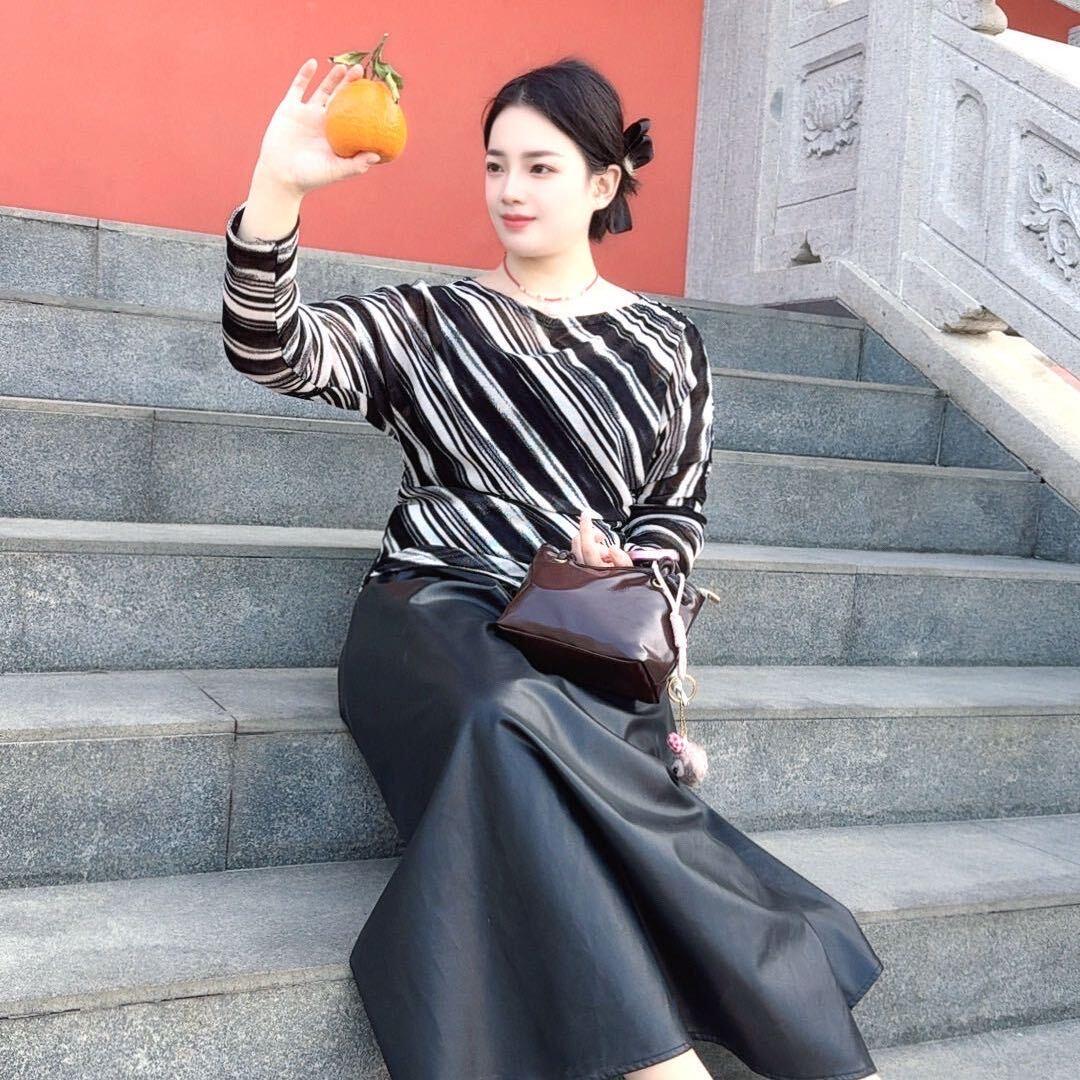 퍼하다. 상심하다