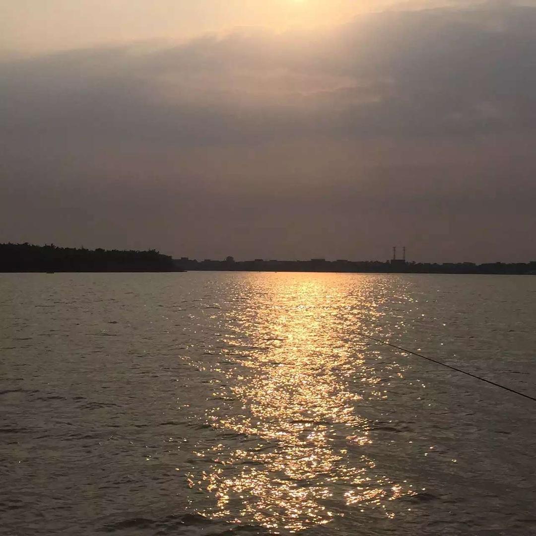 心 朗海天