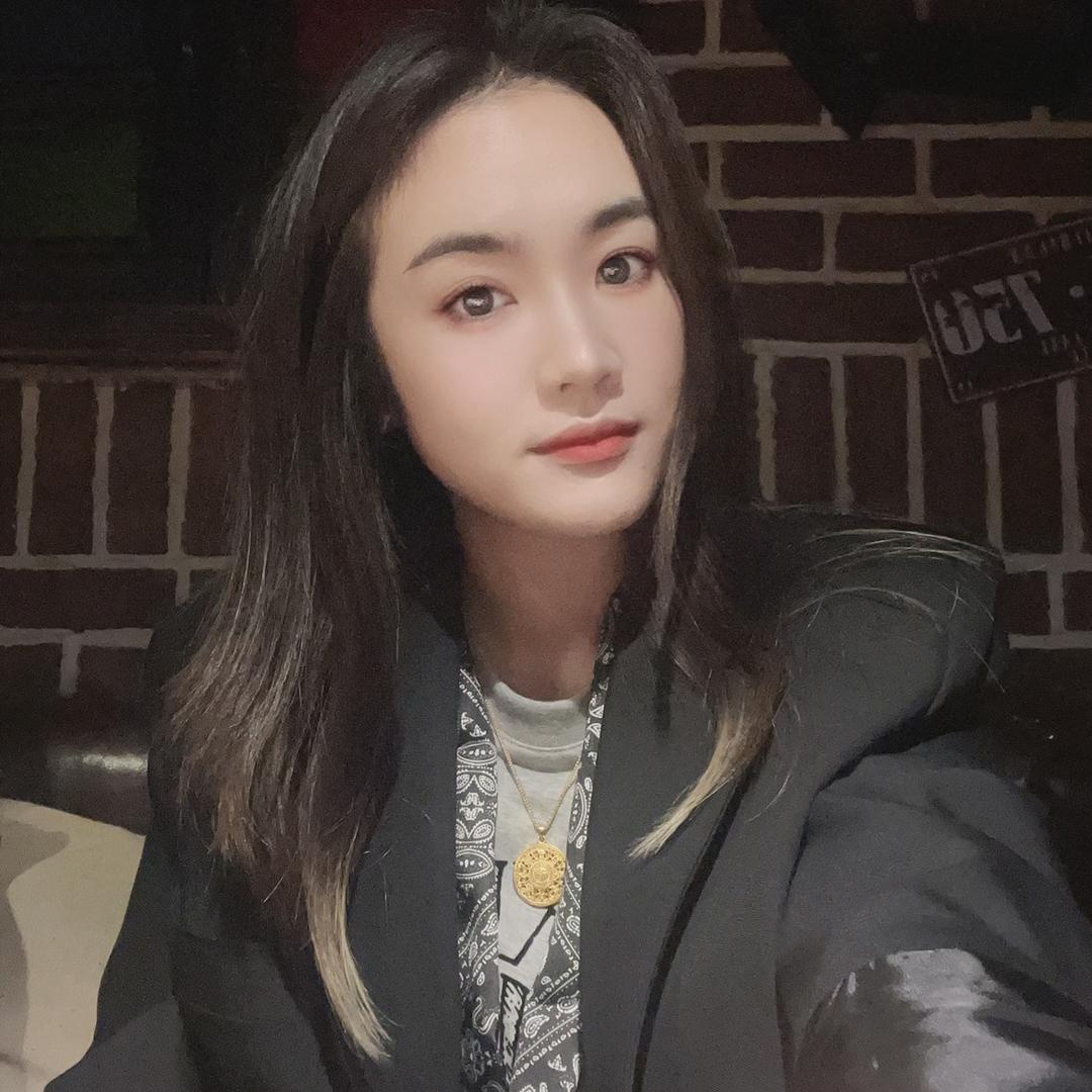 张扬吖