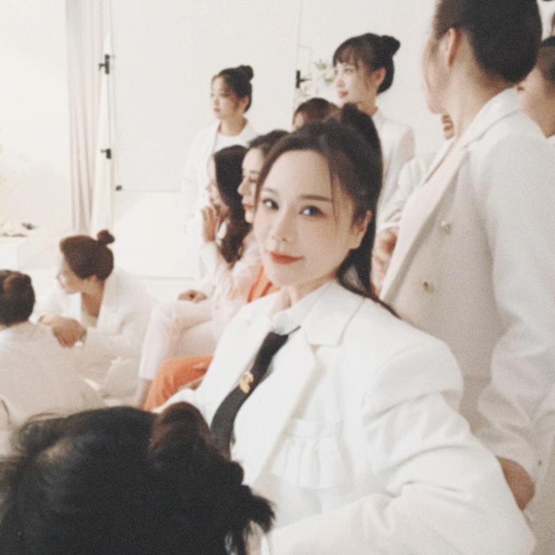 衡阳璐美仁——Amy