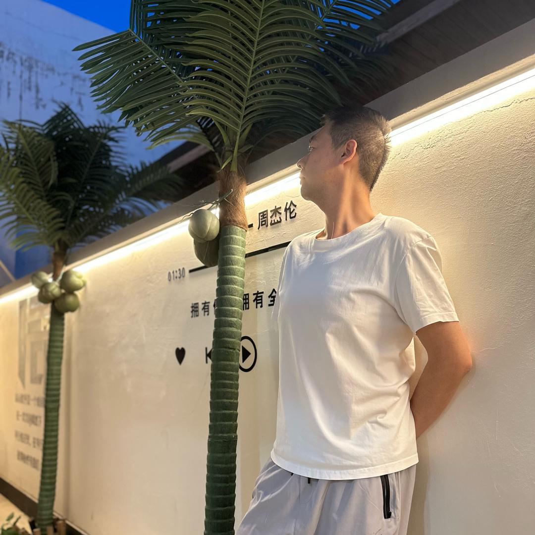 爱逛游的小钉哥