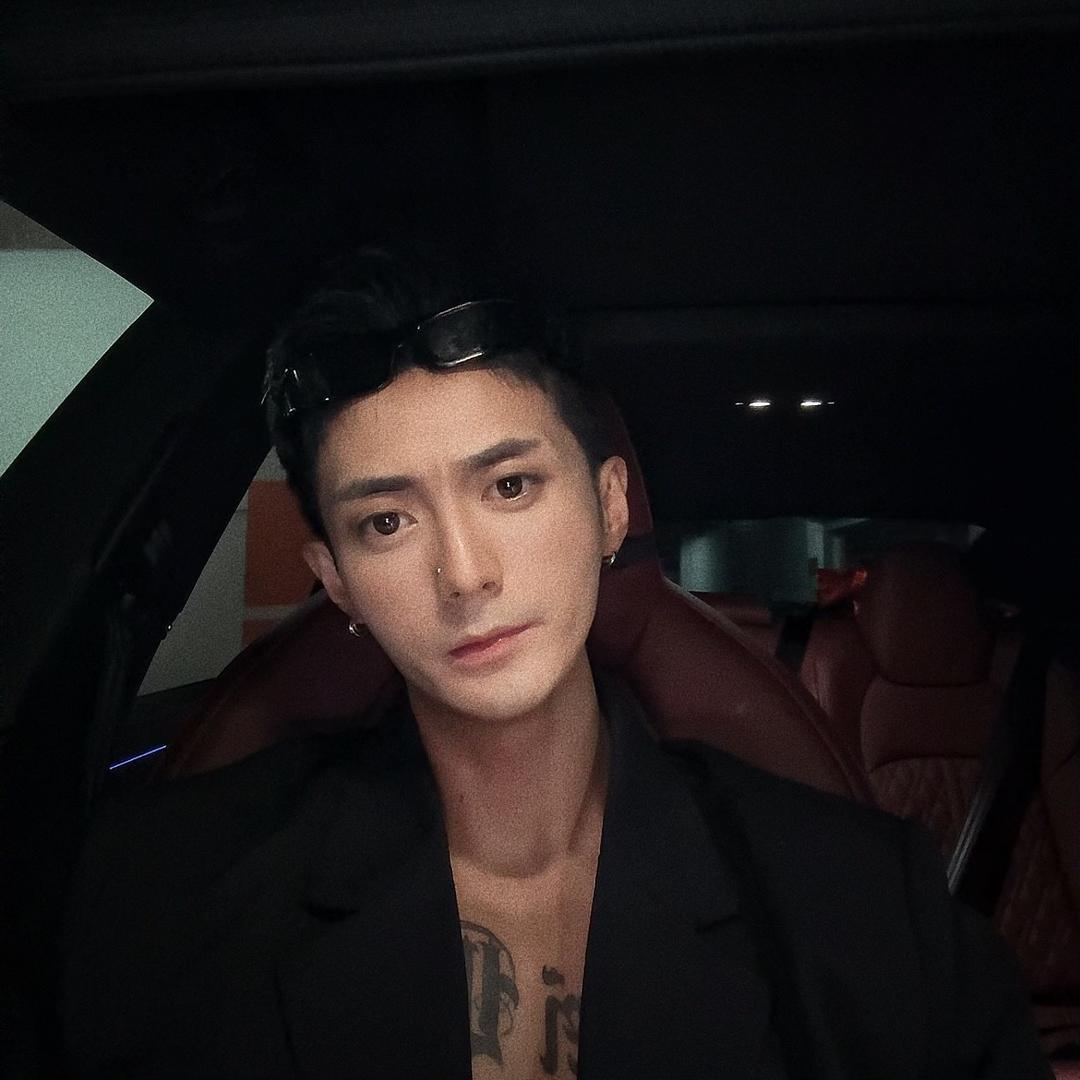 @ . 王 先生