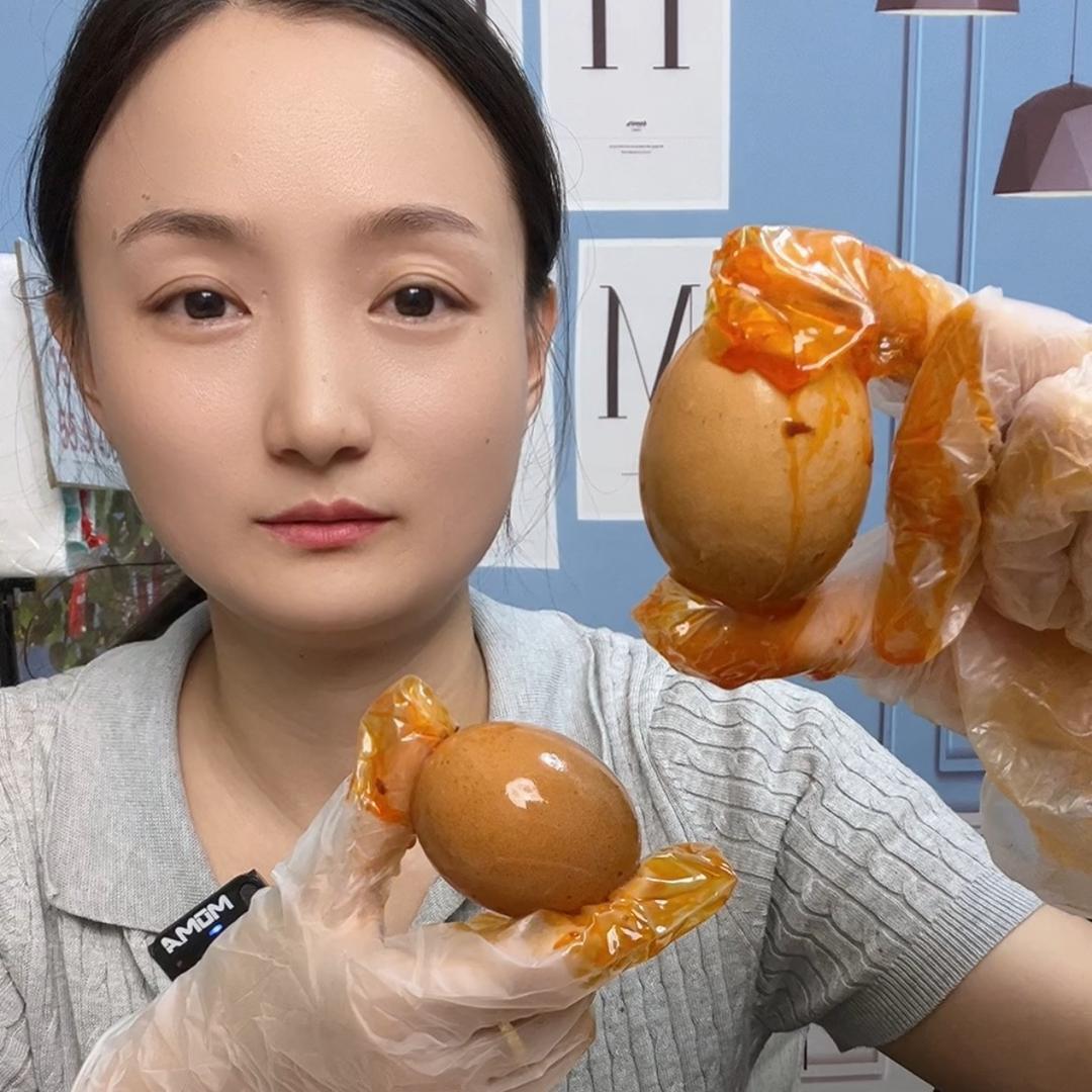 燕子爱美食