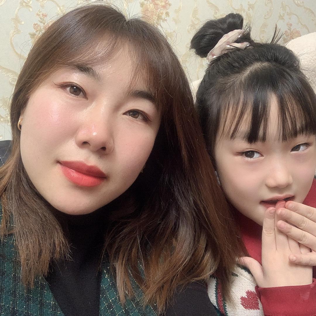 七彩芽童装店