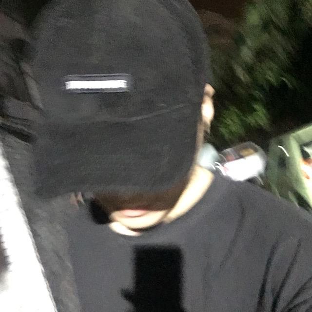周某