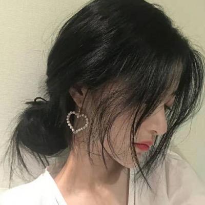 笑笑.绛红