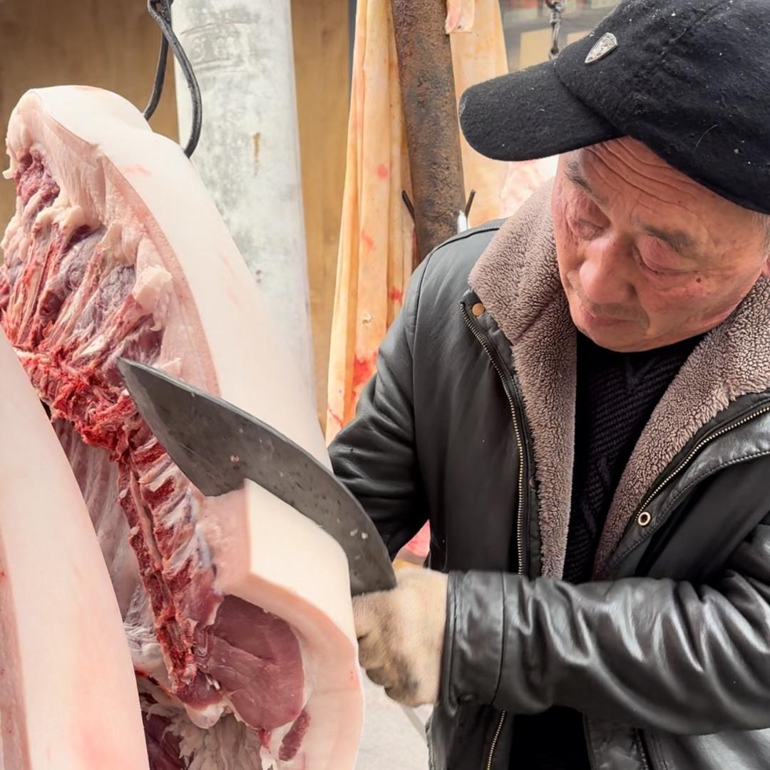 老彭左手卖猪肉