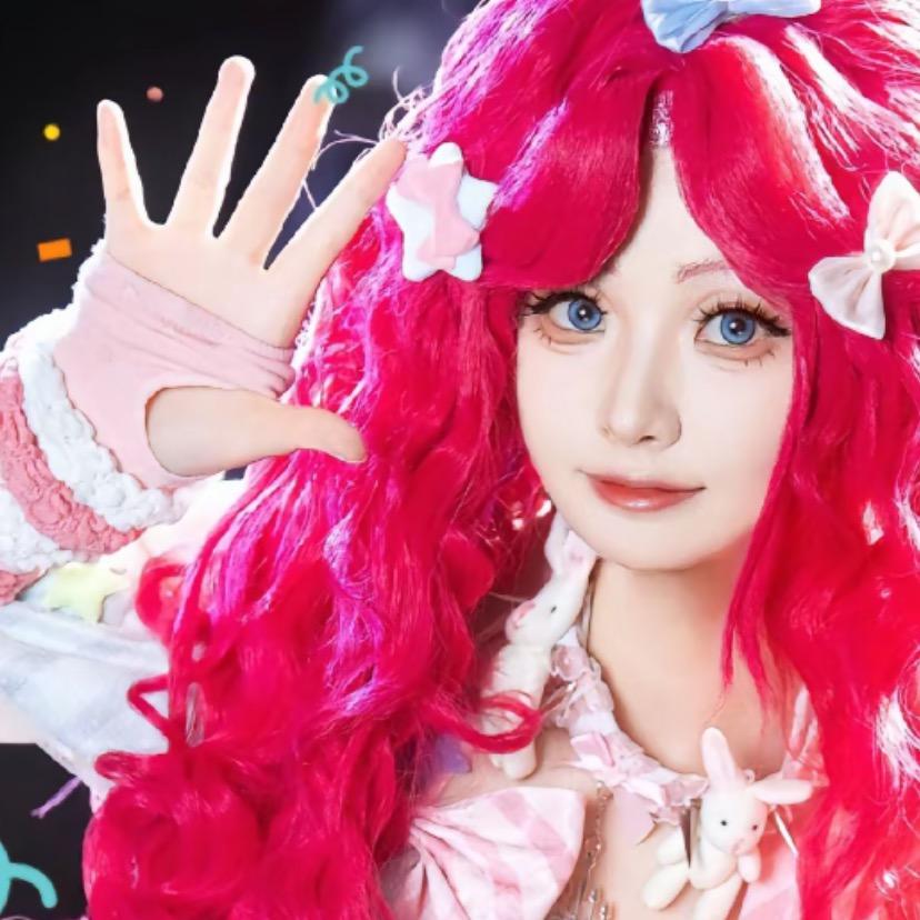 爱潮玩的小女孩