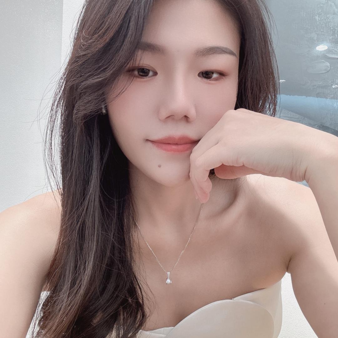 Lucas女装