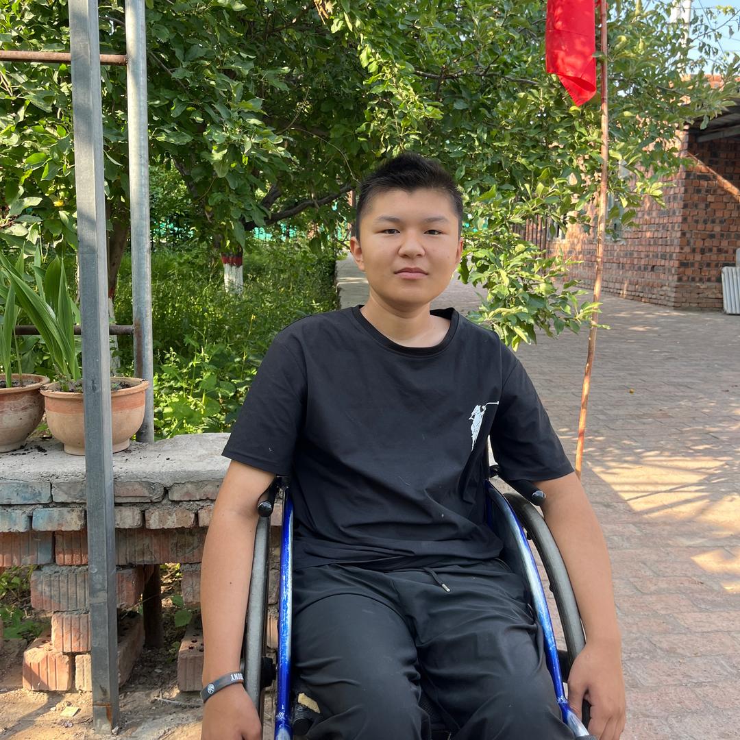 轮椅少年塔力