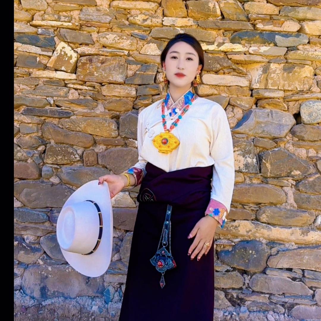 ࿐ 🦋སྒྲོན🦋མ༎🦋