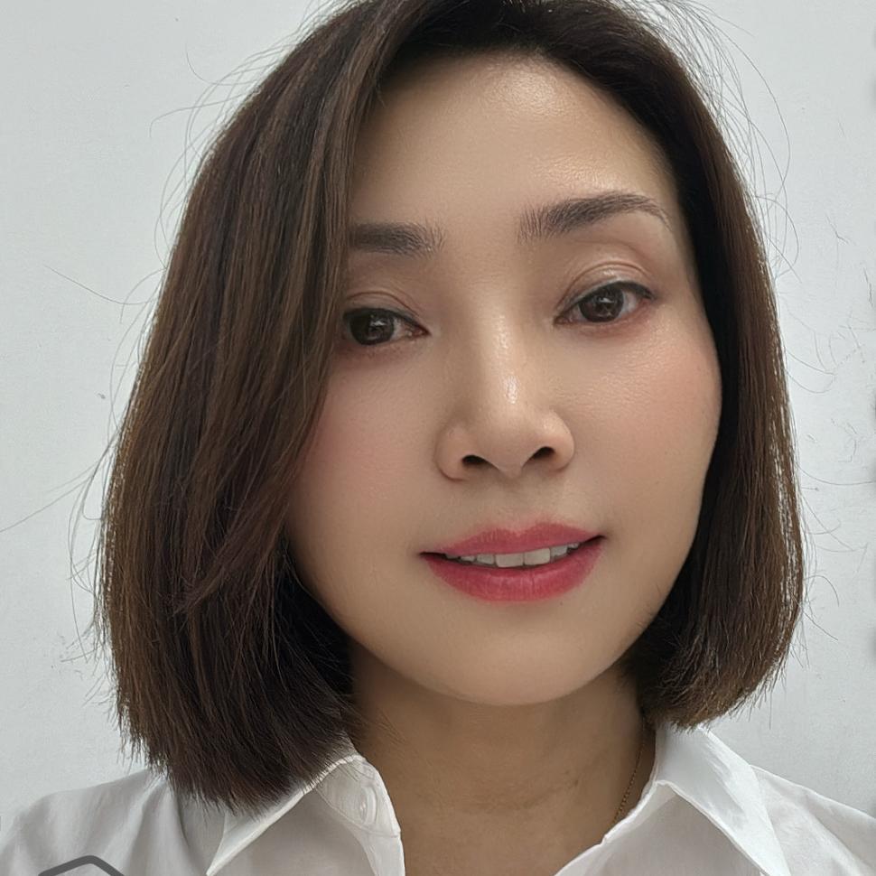 《都市星期天》女装店