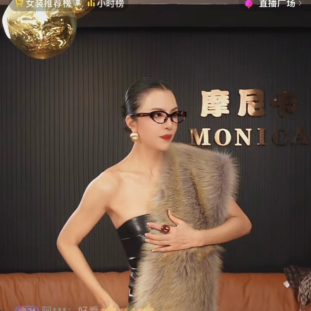 摩尼卡服装个体店