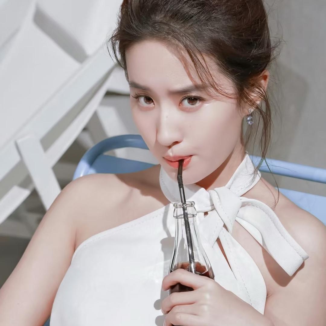 美羊羊爱吃零食🚗
