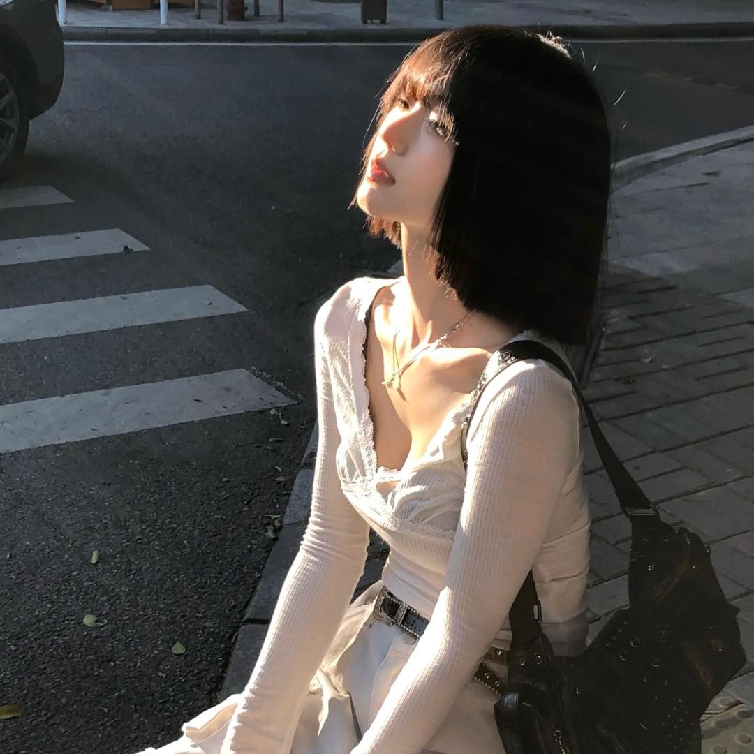 舒 梨.