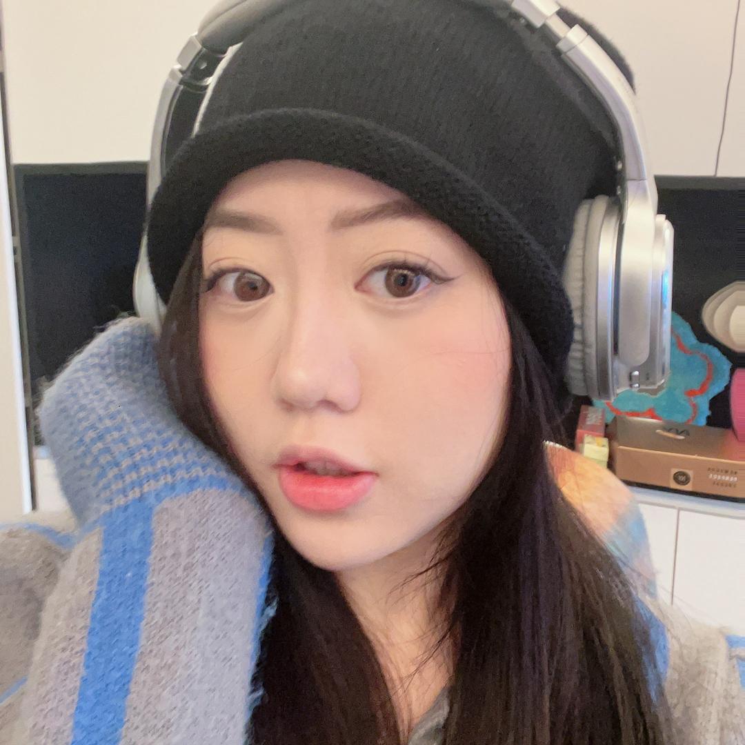 草莓露含儿