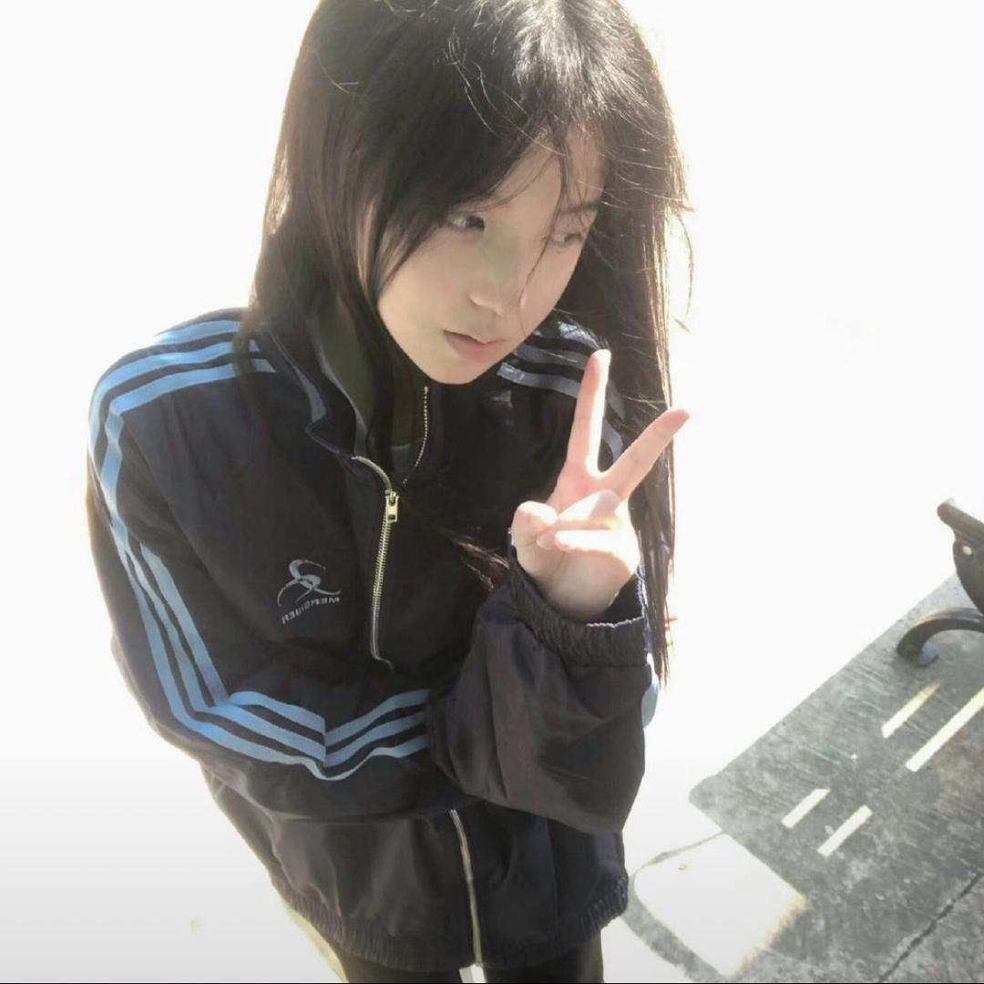 .><.