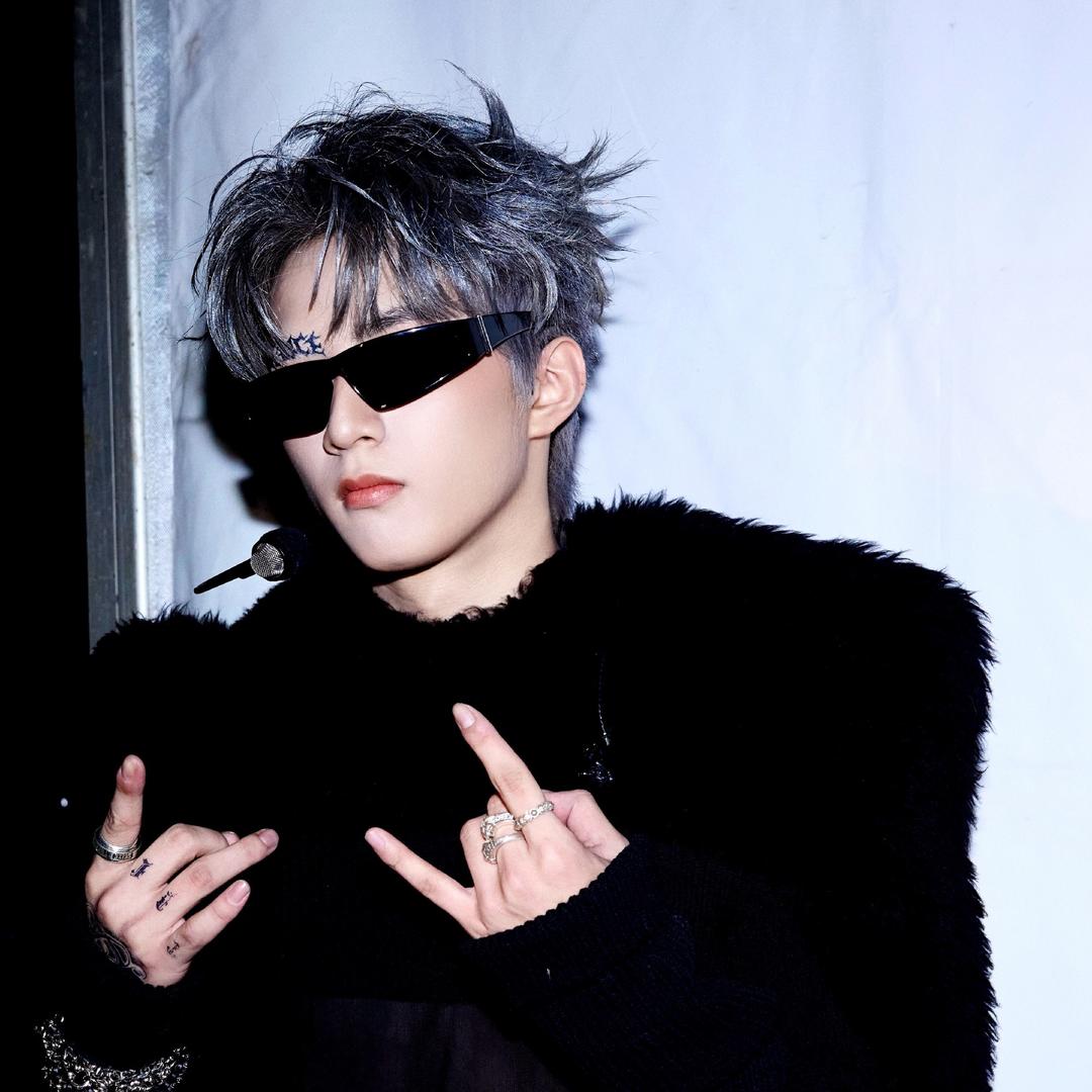 小鱼儿爱吐泡泡