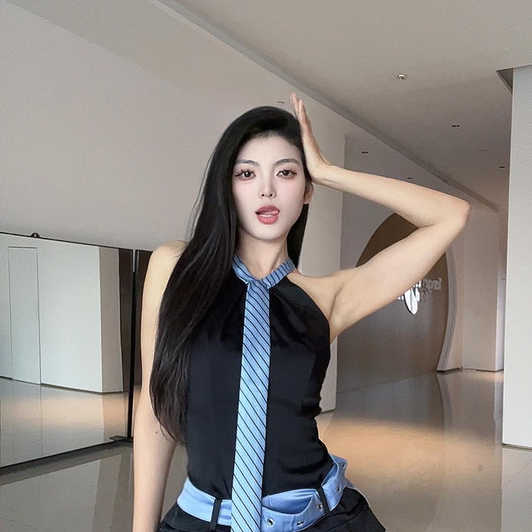 思彤