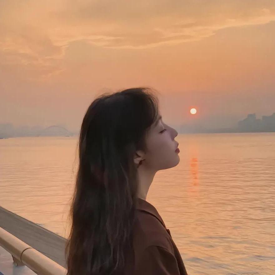 王璐璐.