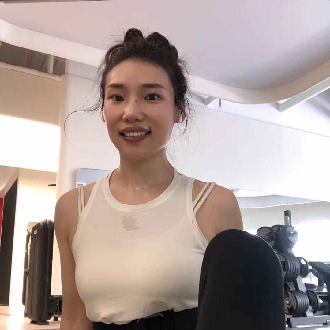 每日健身打卡的小姐姐