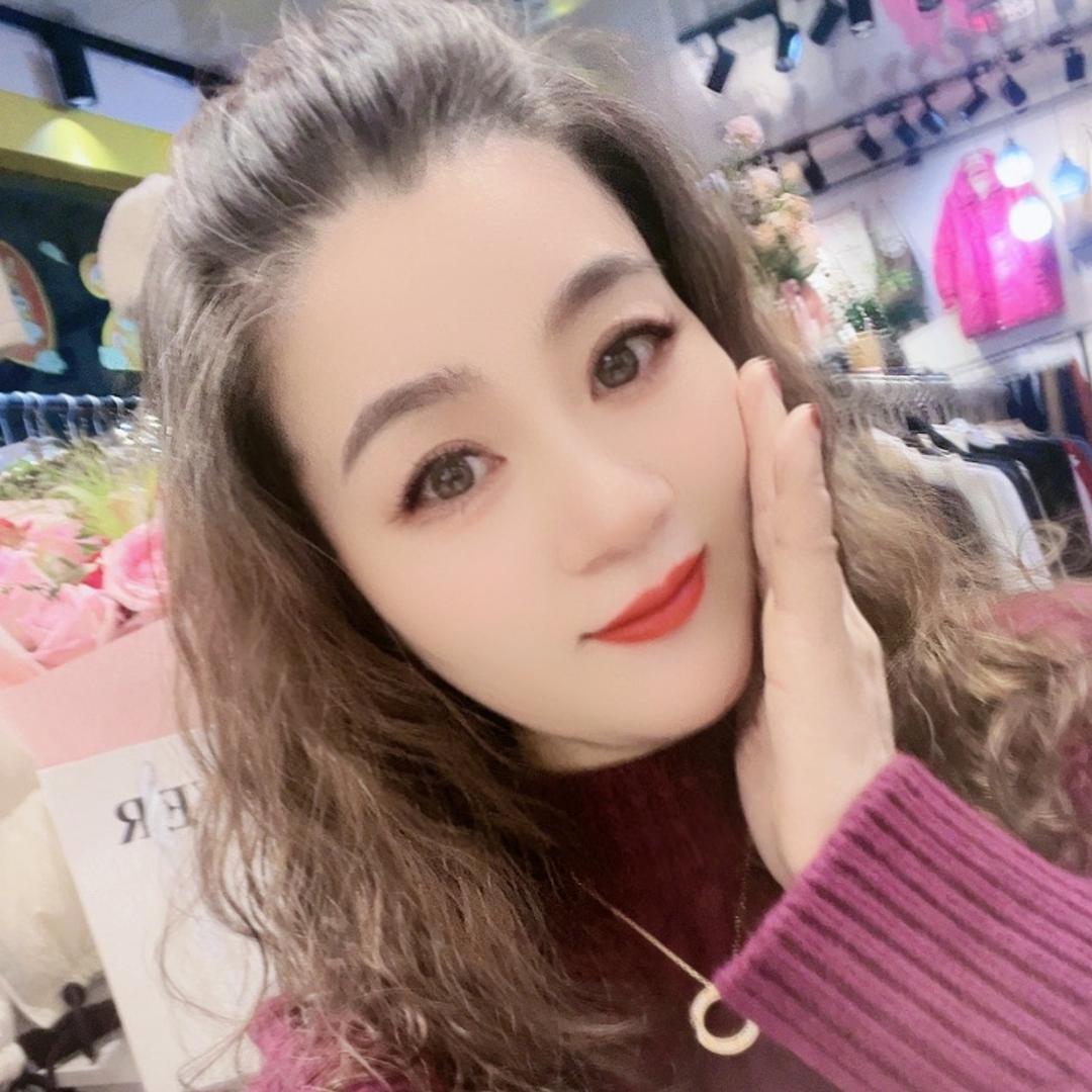 海门余东小镇故事精品女装店
