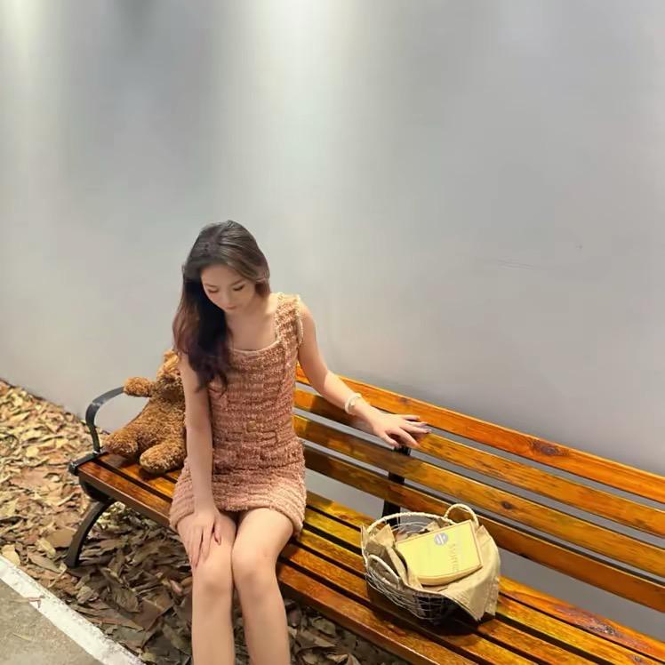 彤彤.