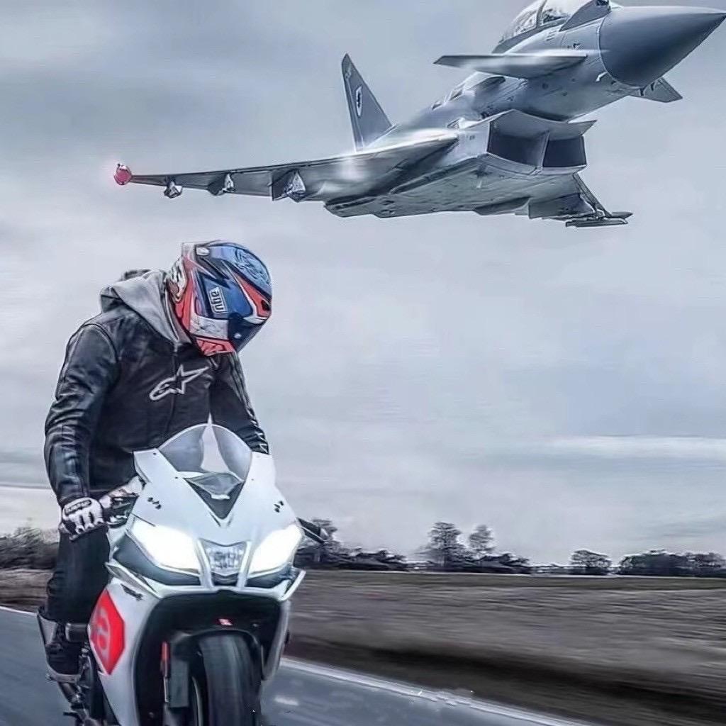 骑老奶奶过马路🏍️