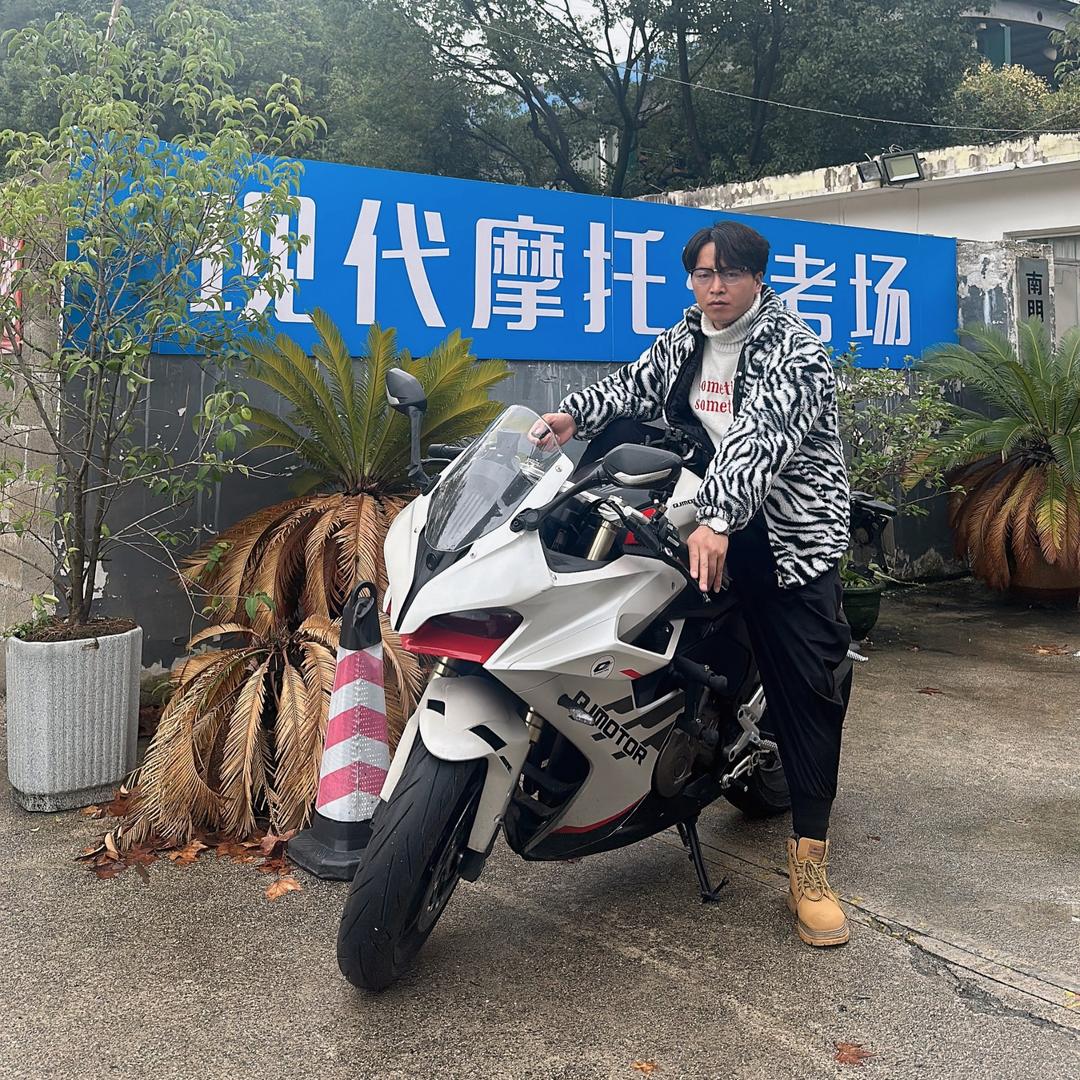 现代拾壹驾校(国际中心店)萧主任