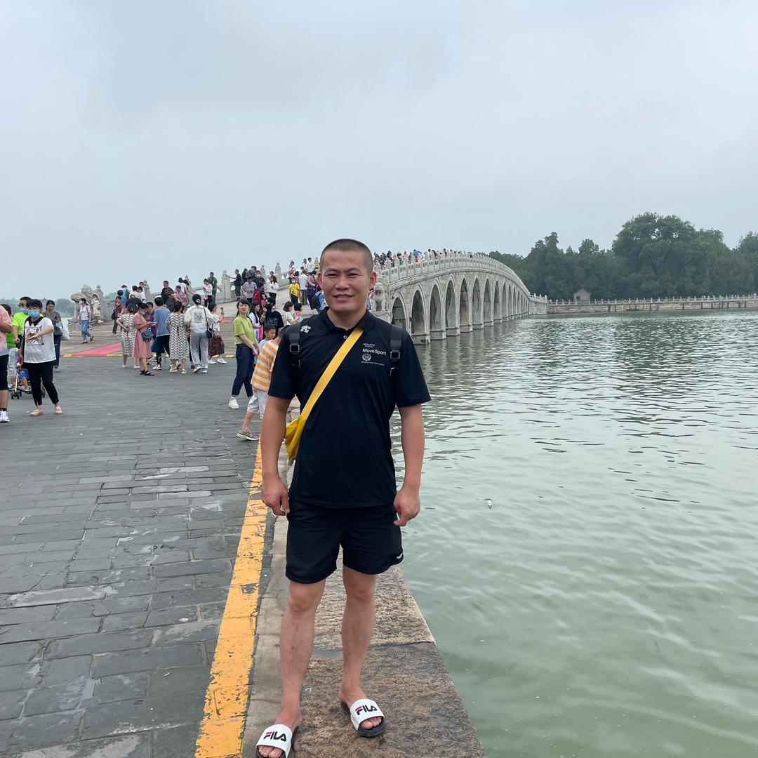 东北亮子在深圳