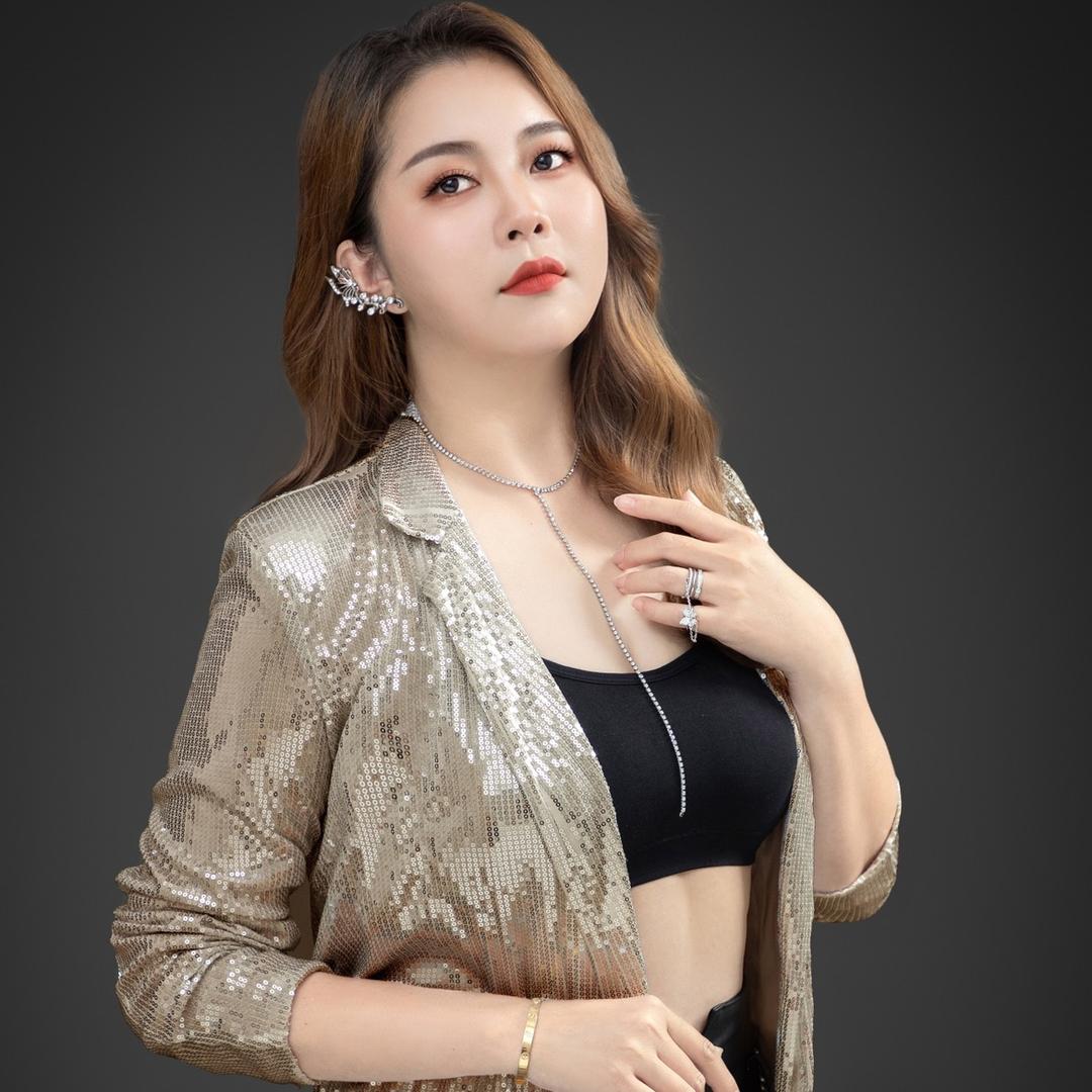 麦嫩婚纱礼服馆