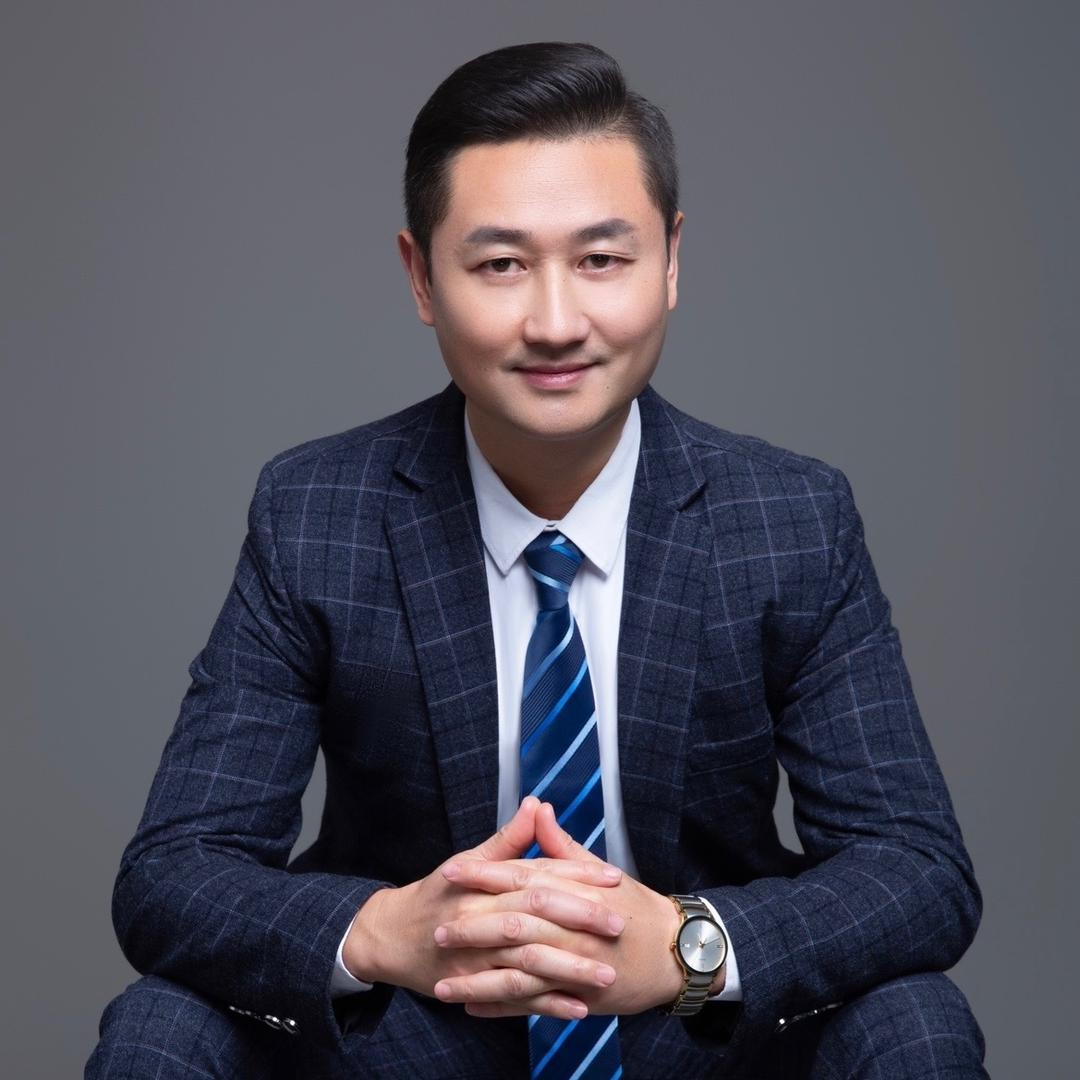 乐山木子奇徒手骨雕李老师