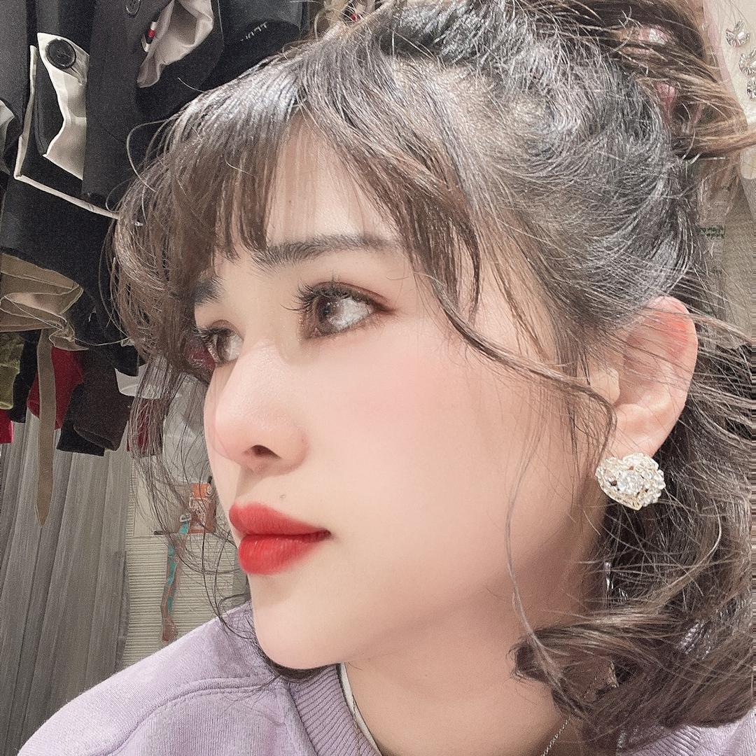 甜甜 呀