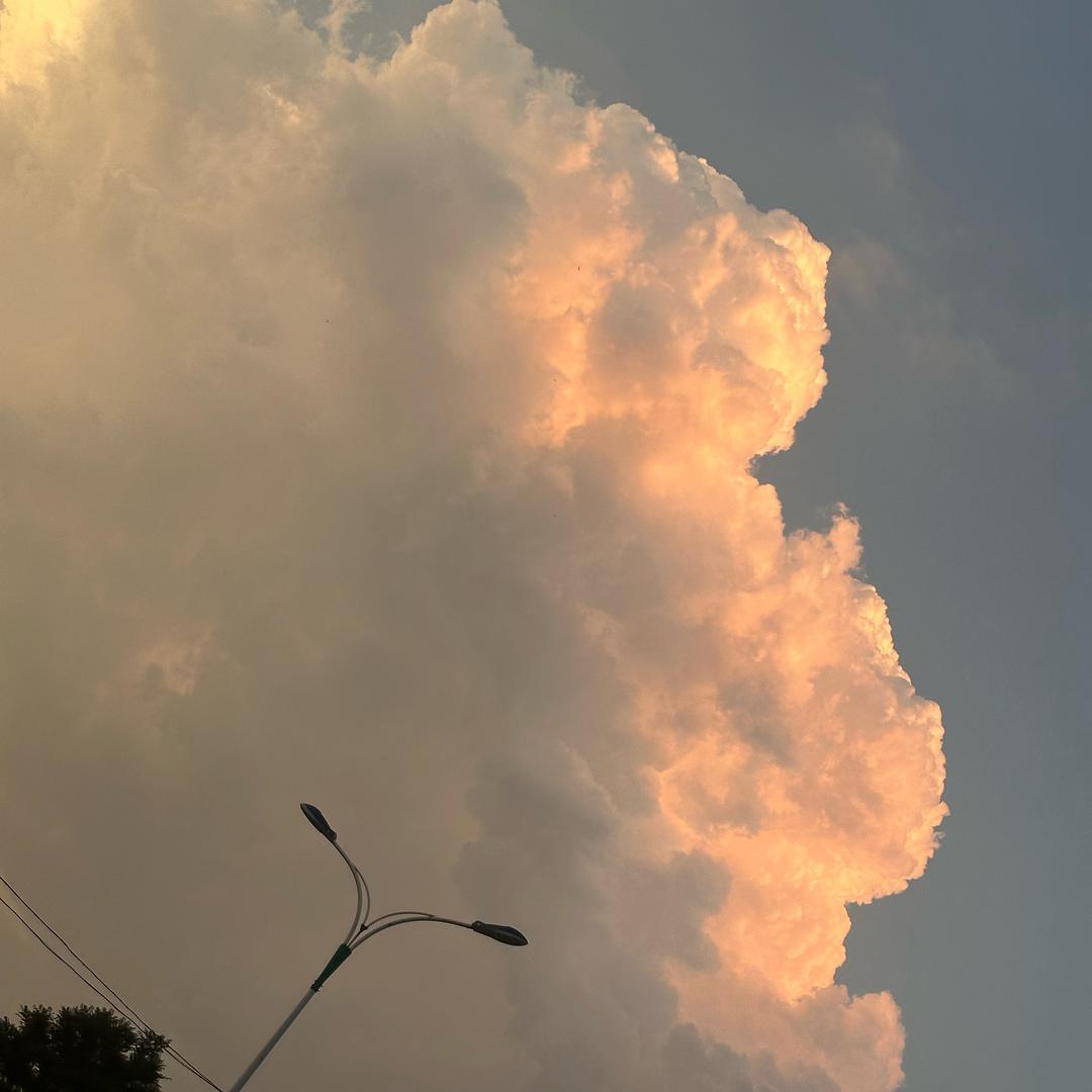 唯伟蓝天婚纱摄影