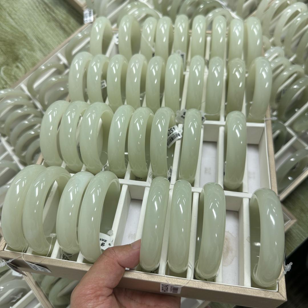 新疆润玉和田玉手镯