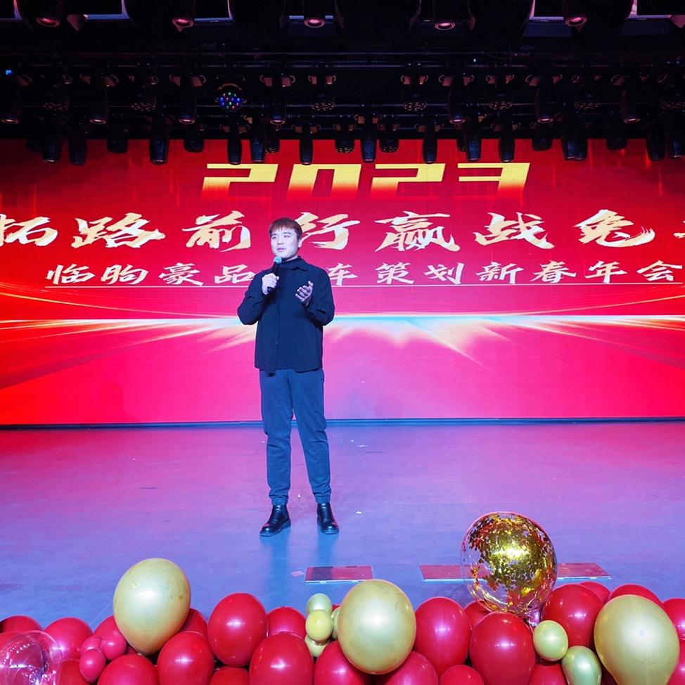 临朐豪品高端婚车租赁—郑立鑫