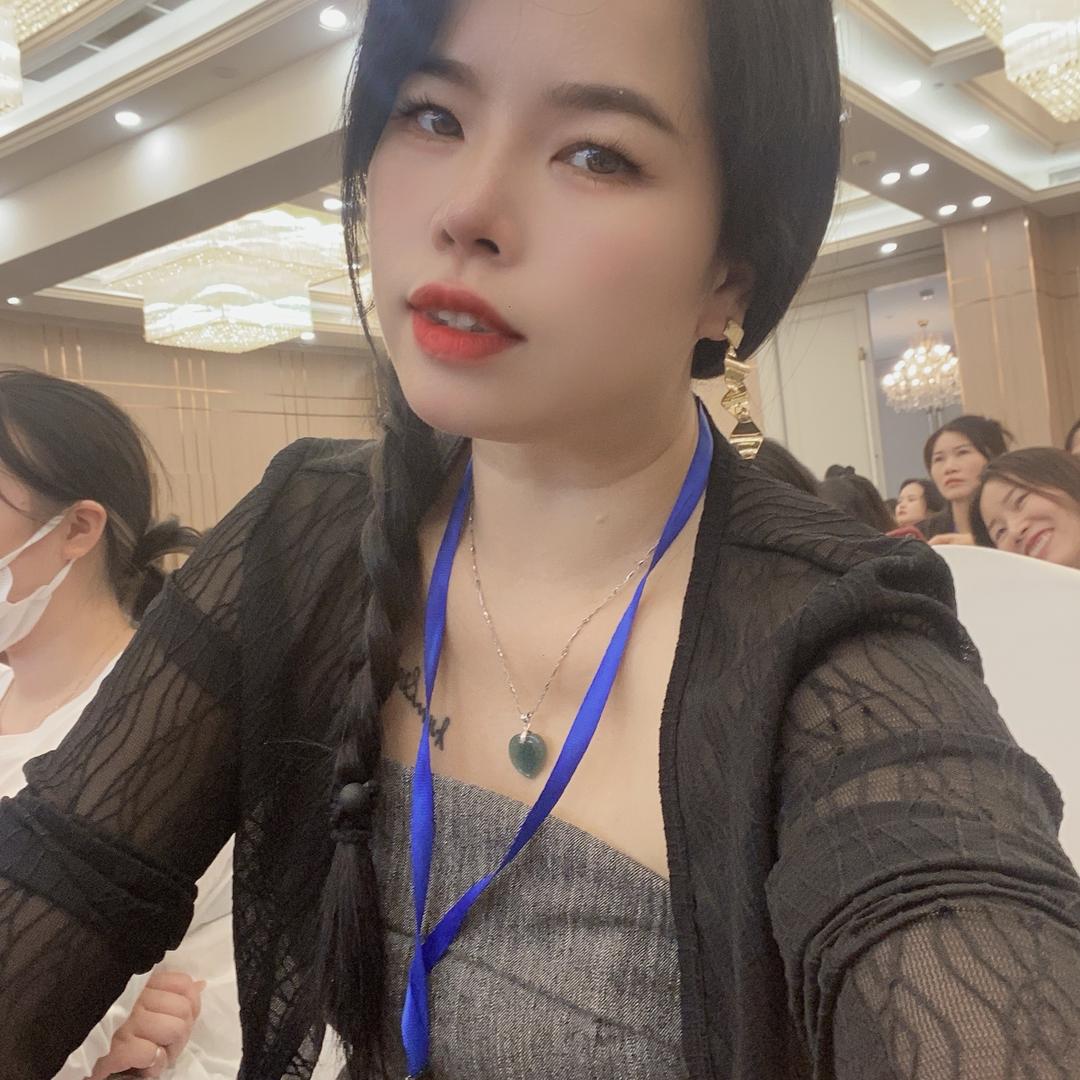 桂平化妆师欣欣