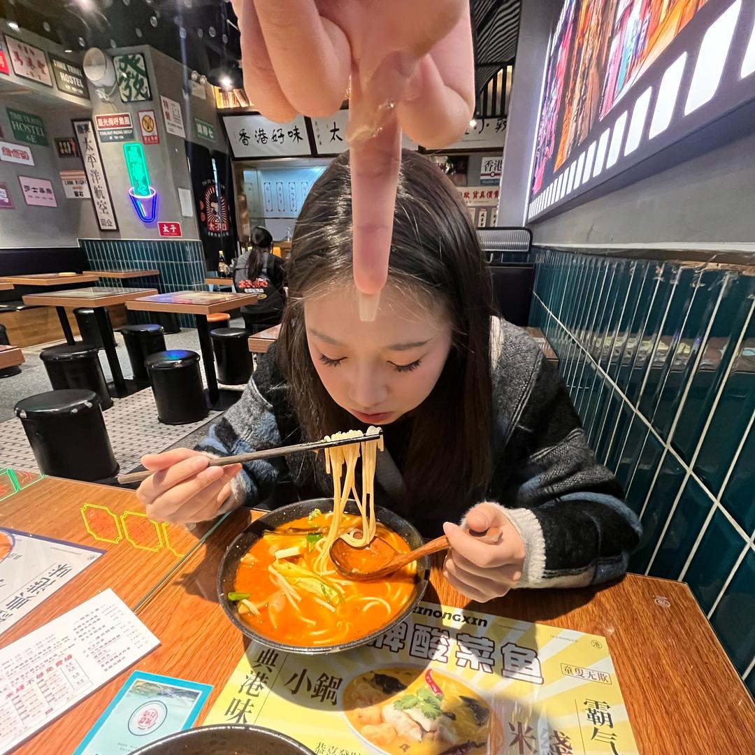 坞侑