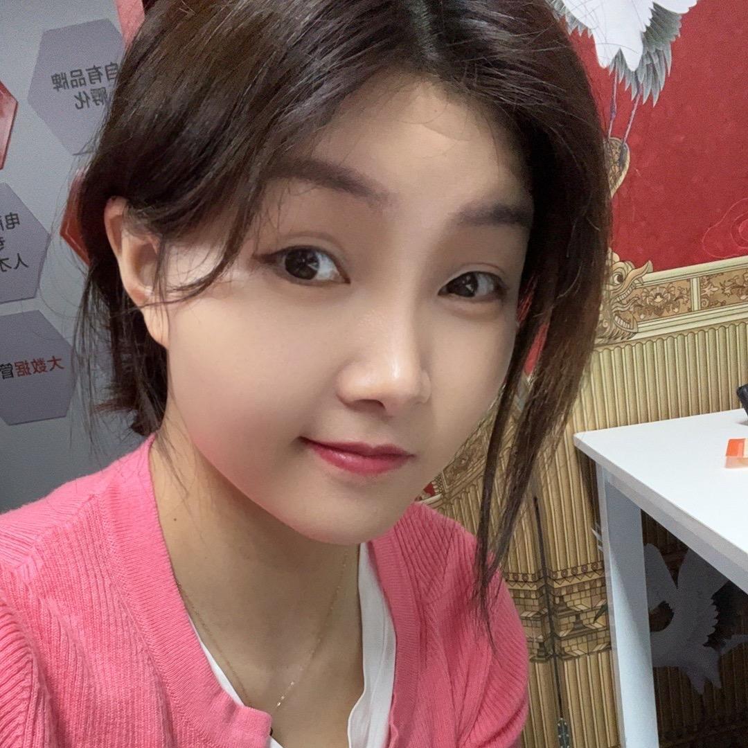 郑开心爱穿搭