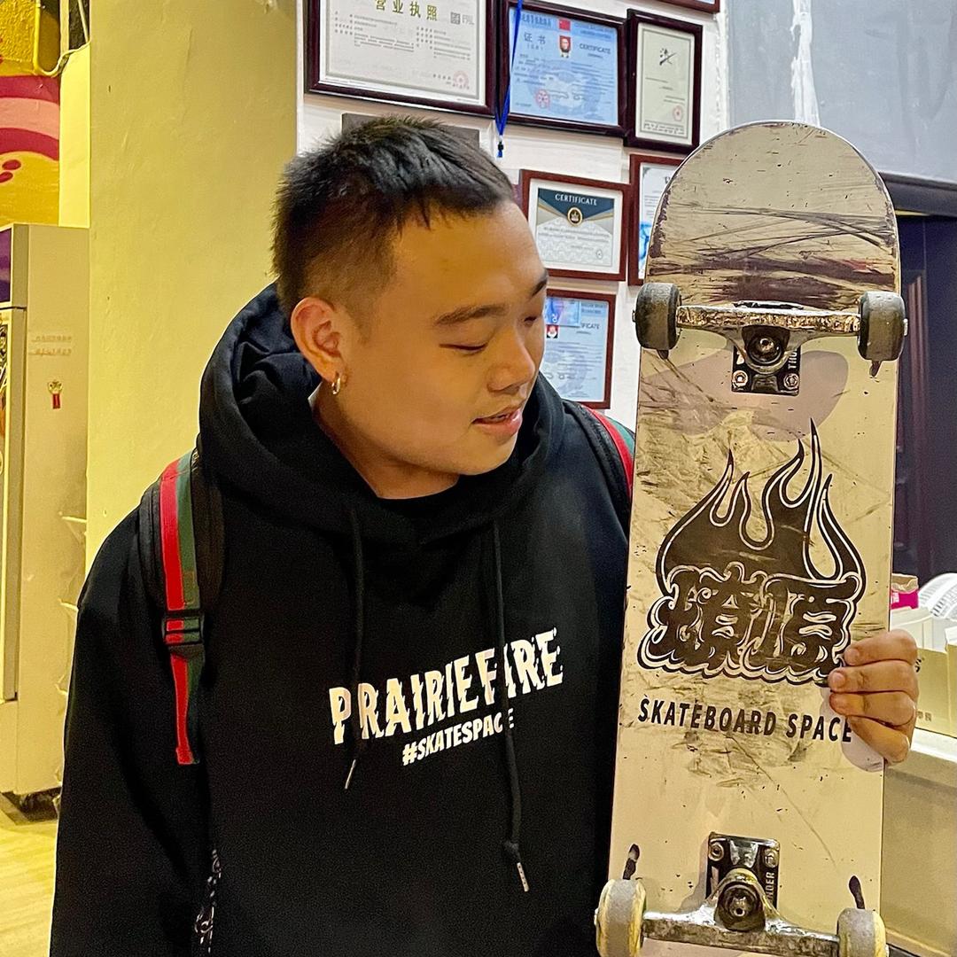 燎原滑板 李荷花