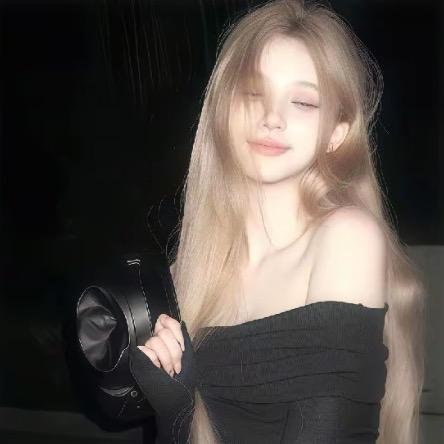 腼腆小美