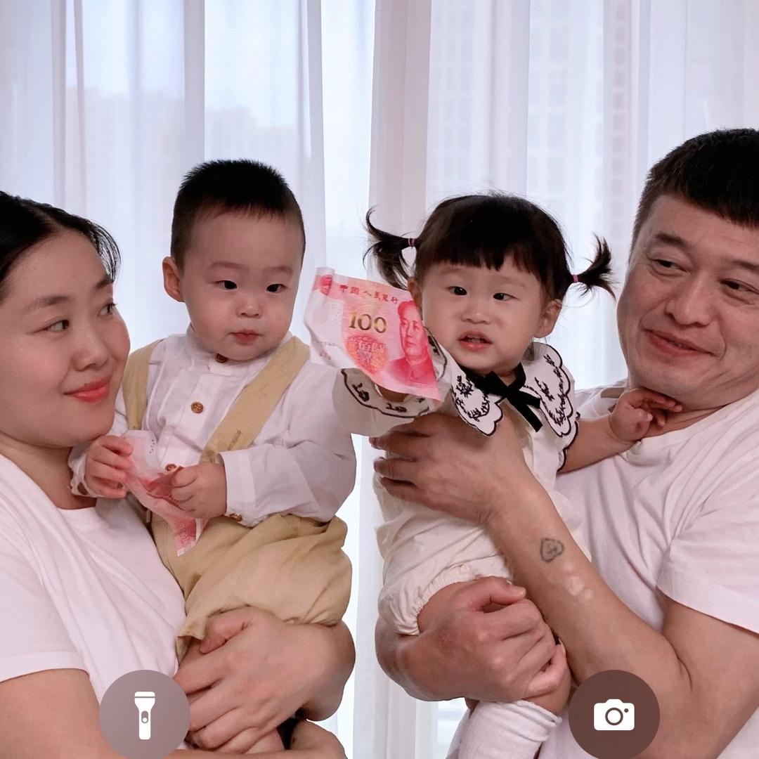 一个很哇塞的龙凤胎妈妈