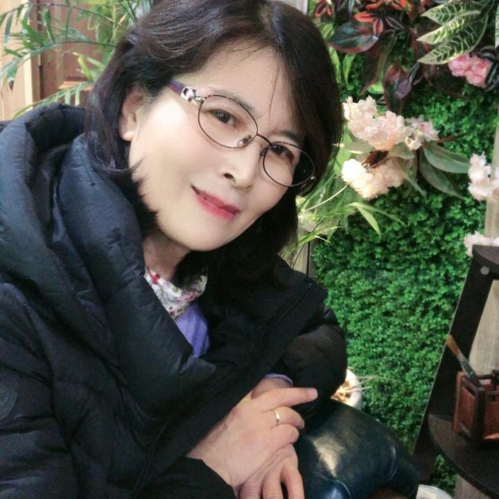 爱唱歌的姐姐(언니)