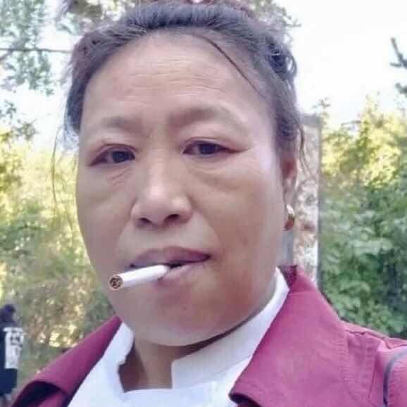 38岁艳丽继母