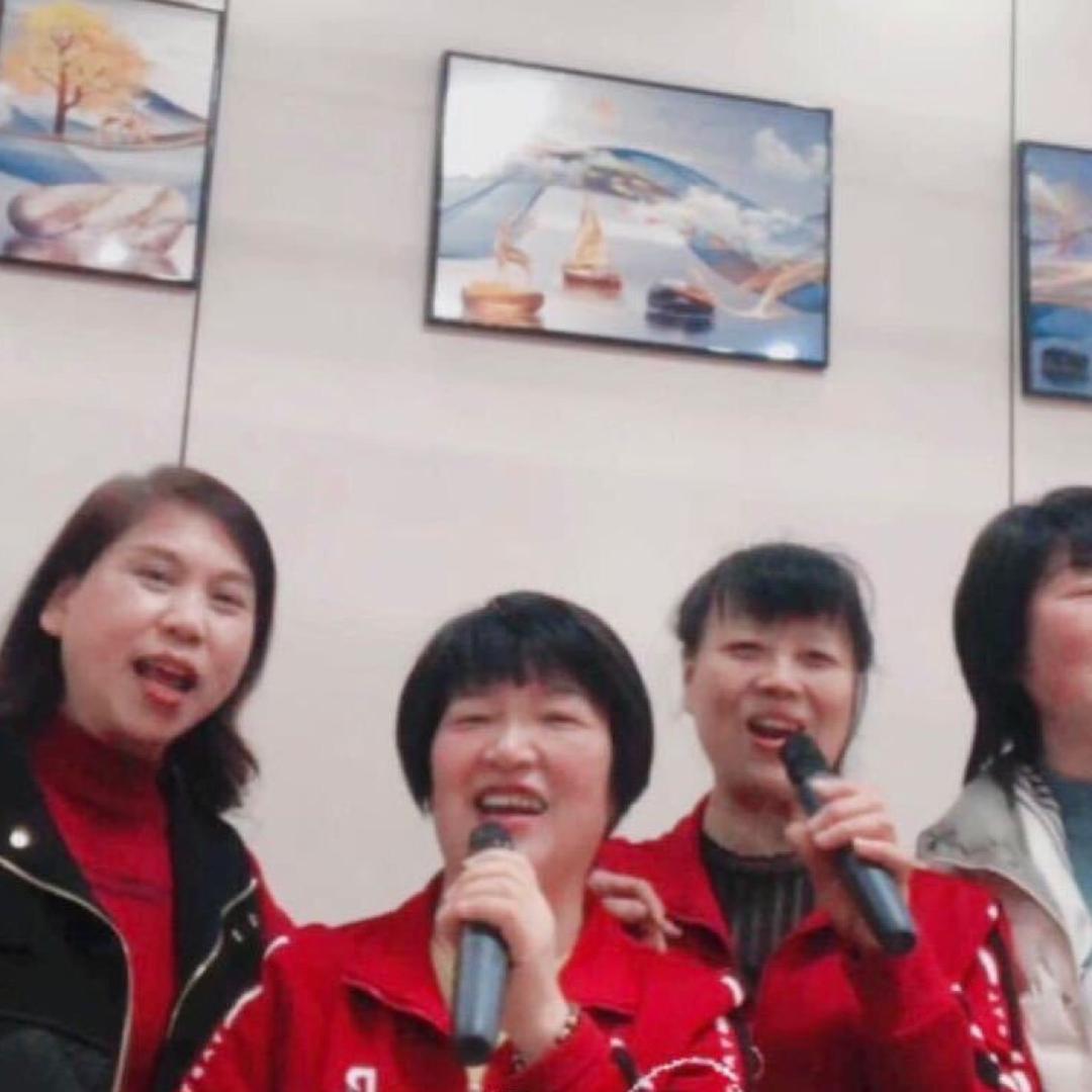龙潭萍姐：下午三点、晚上七点，经典红歌。